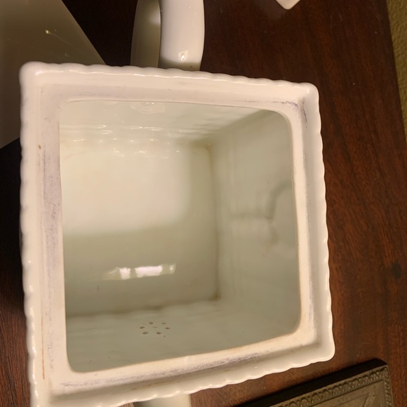 TIFFANY AND COMPANY VINTAGE WHITE TEAPOT - Picture 8 of 16